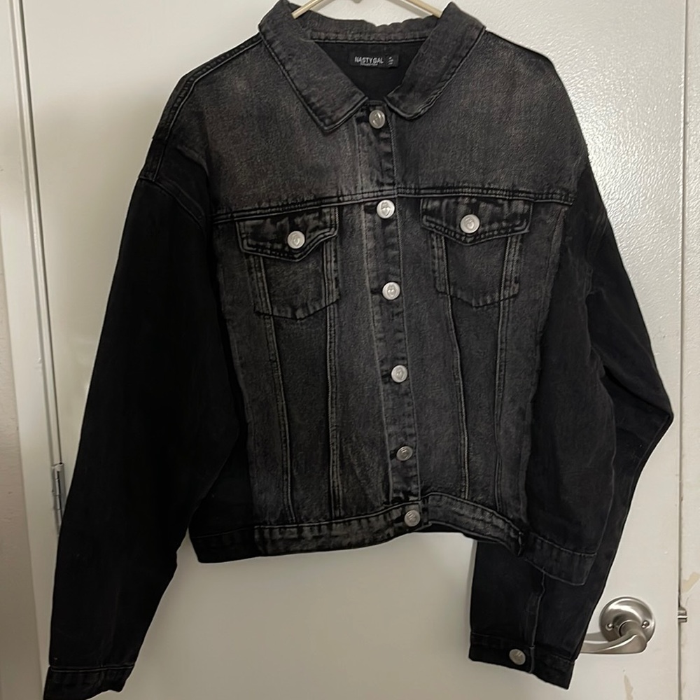 Black cropped jeans jacket